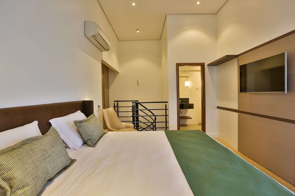 Quality Hotel Blumenau 12/48
