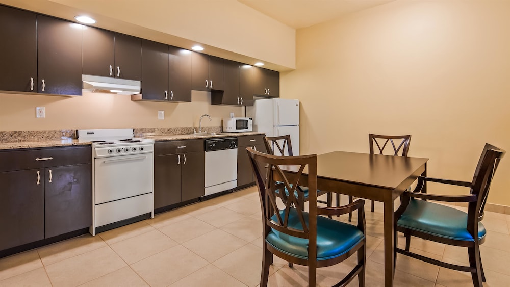 Best Western Naples Plaza Hotel 28/36