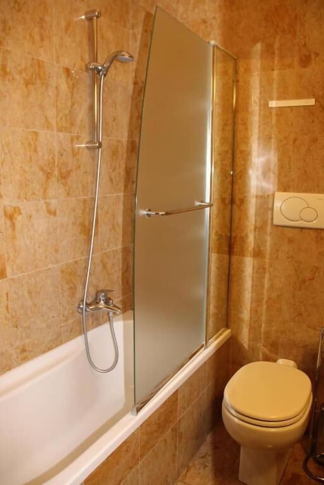 Sant Ambroeus Hotel 54/57