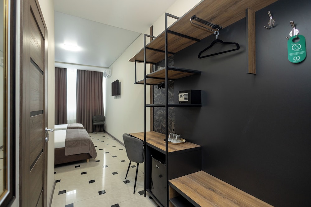 IRIS HOTEL 26/50