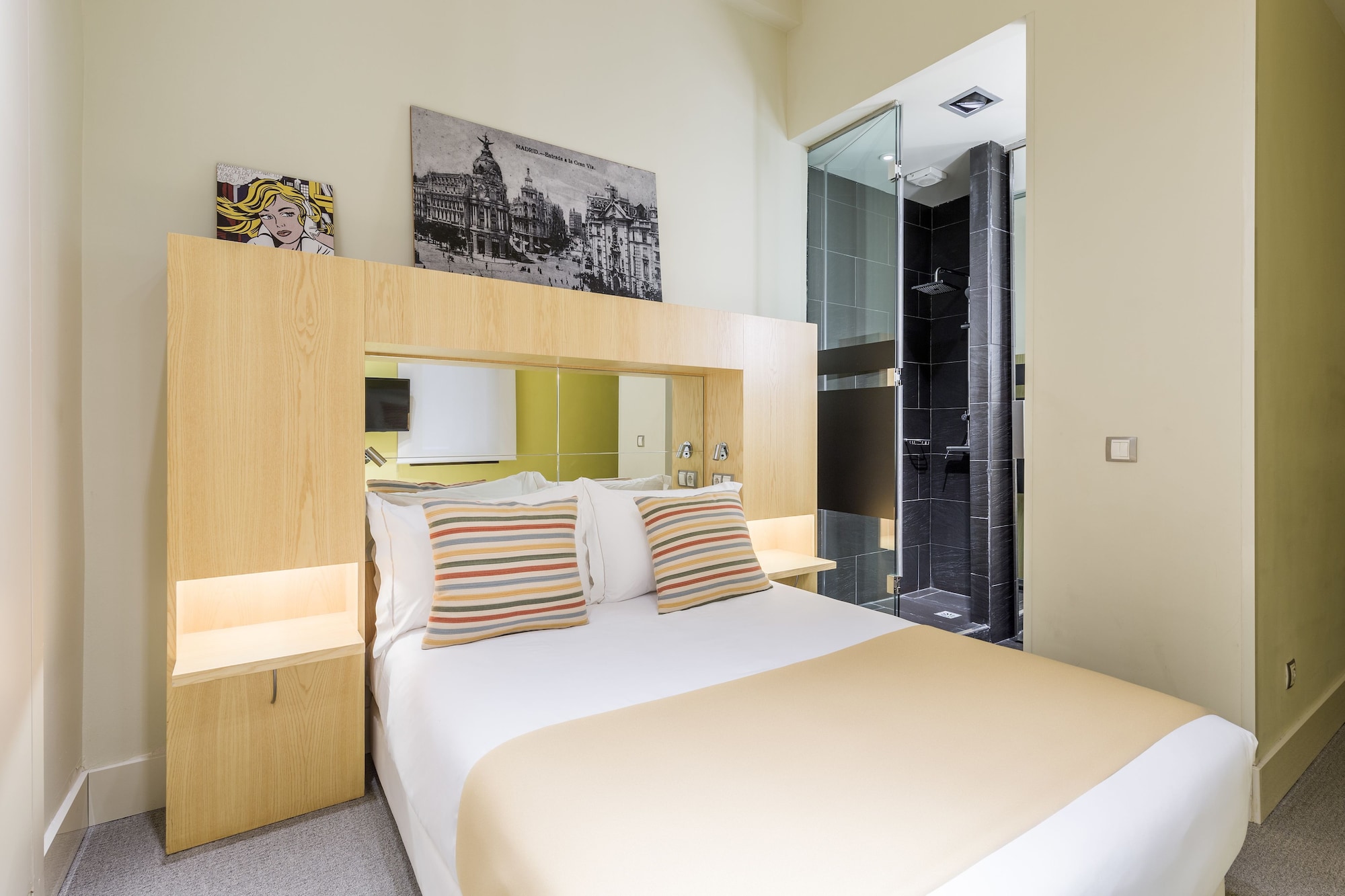 ROOM, SINGLE