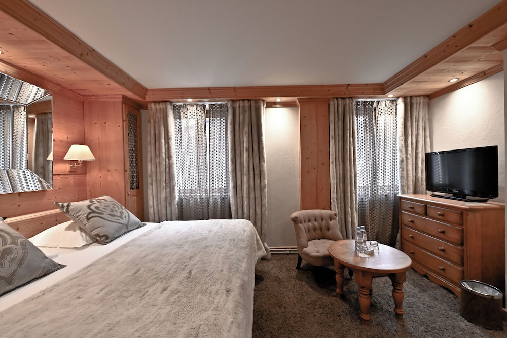 غرفة قياسية بسرير كينج، Hôtel Tsanteleina 3/9