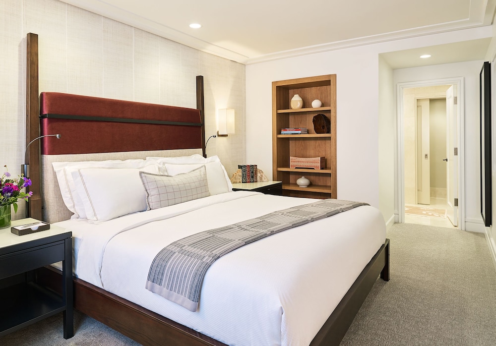 1 Bedroom, Suite, King Bed, Mountain Side
