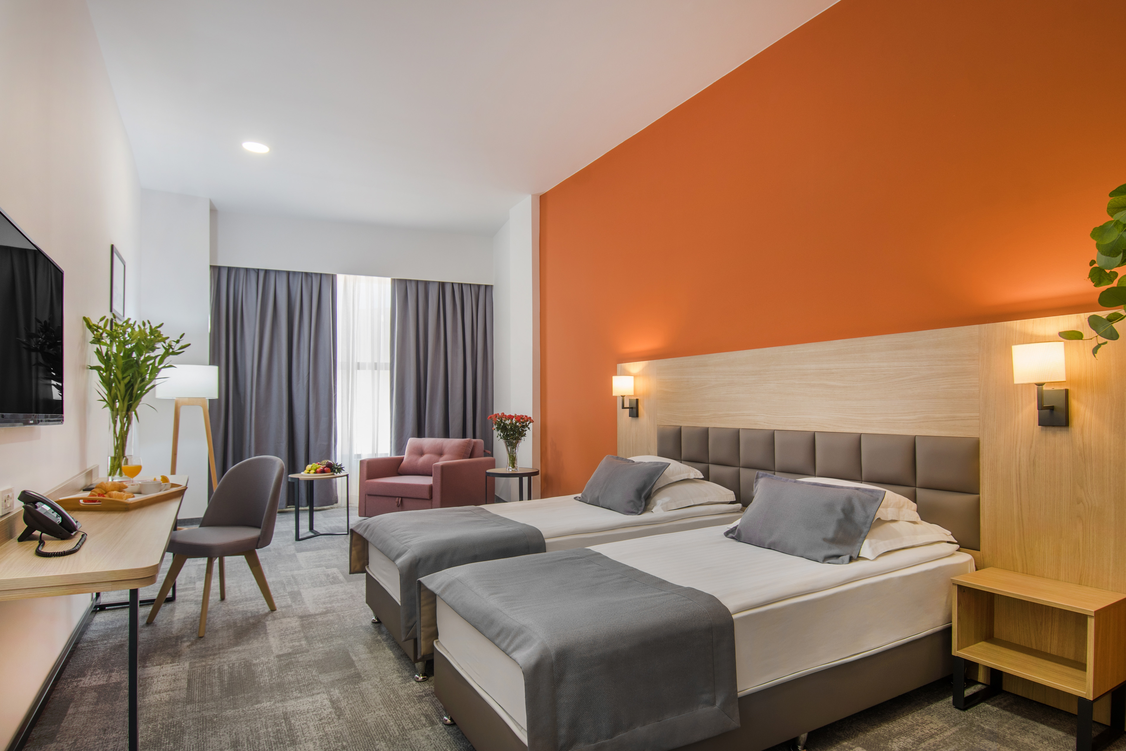 DELUXE, TWIN BEDS
