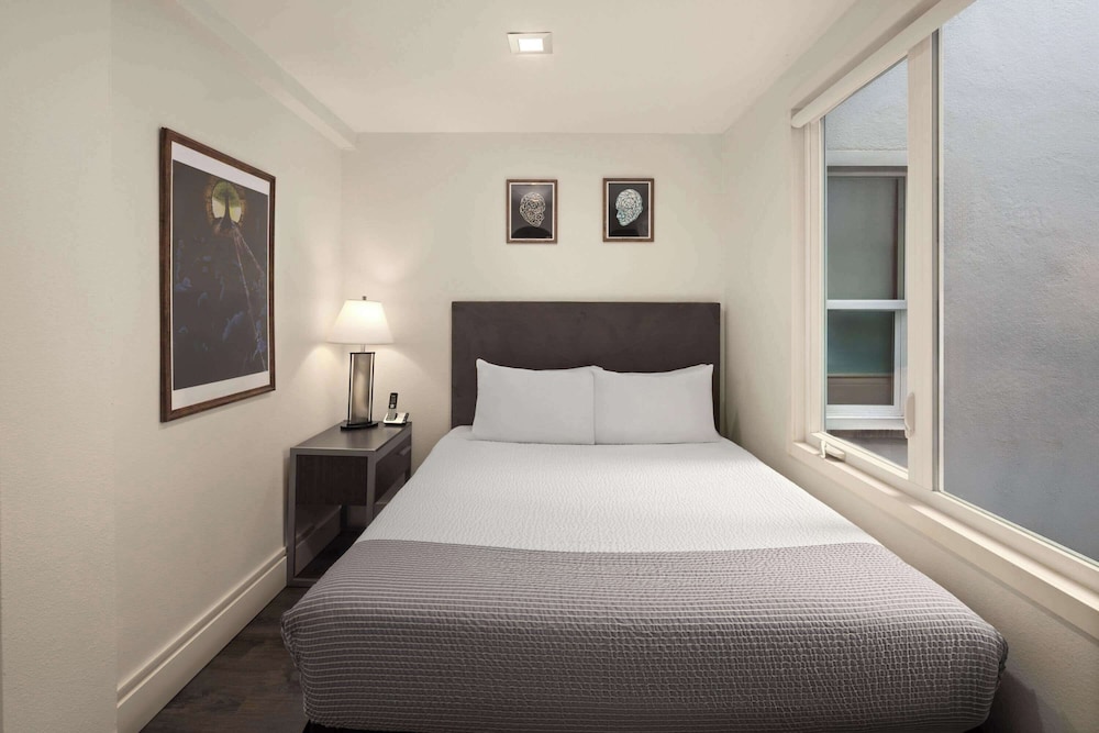 Reside Seattle Downtown, a Wyndham Residence 24/61