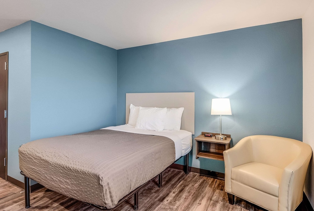 WoodSpring Suites West Des Moines 18/38