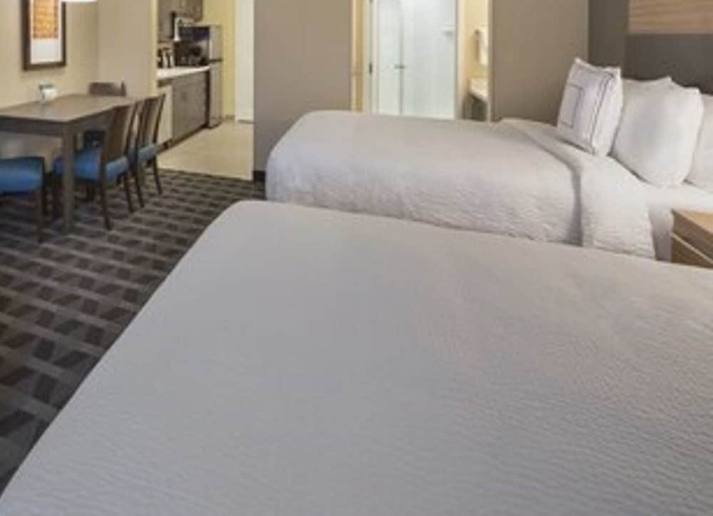 Room at Towneplace Suites Ottawa Kanata, OTTAWA - ONTARIO