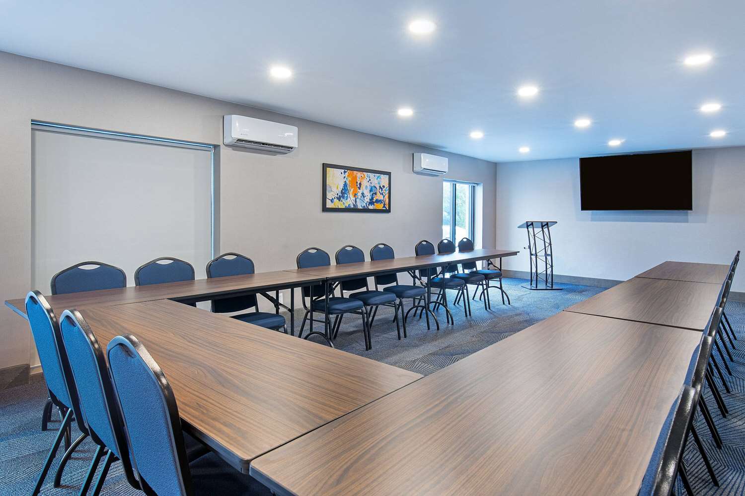 La Quinta Inn & Suites by Wyndham Nashville Airport 54/63
