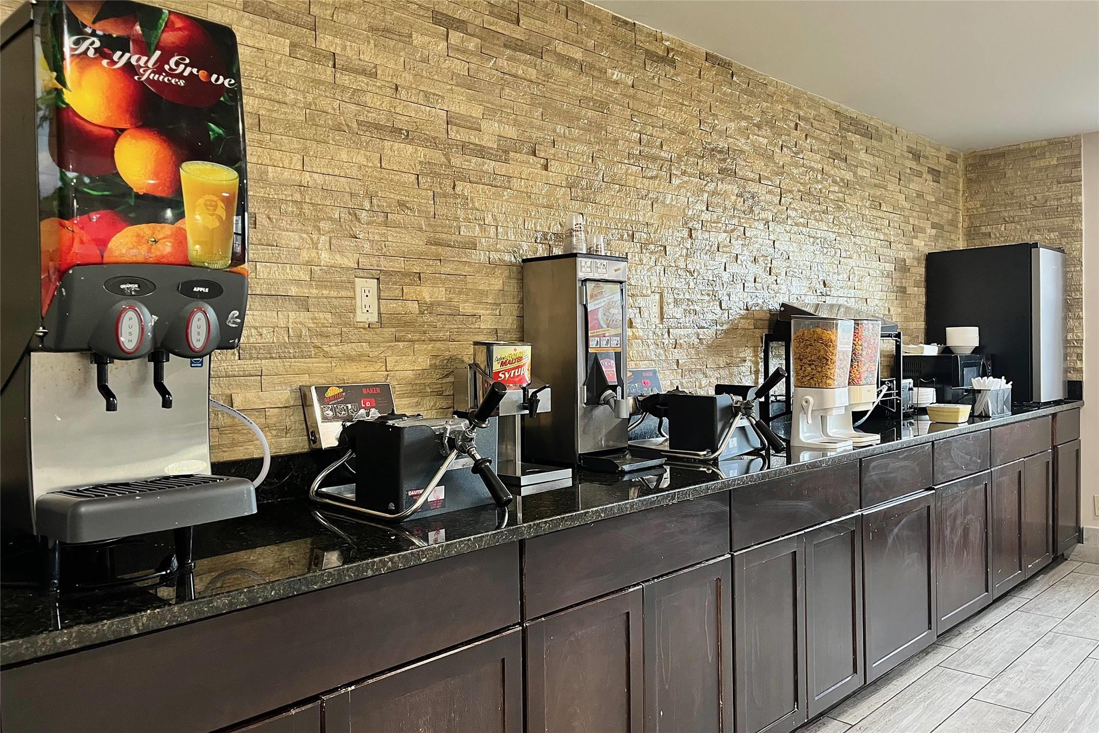 Baymont by Wyndham Indianapolis Airport Lynhurst 18/31