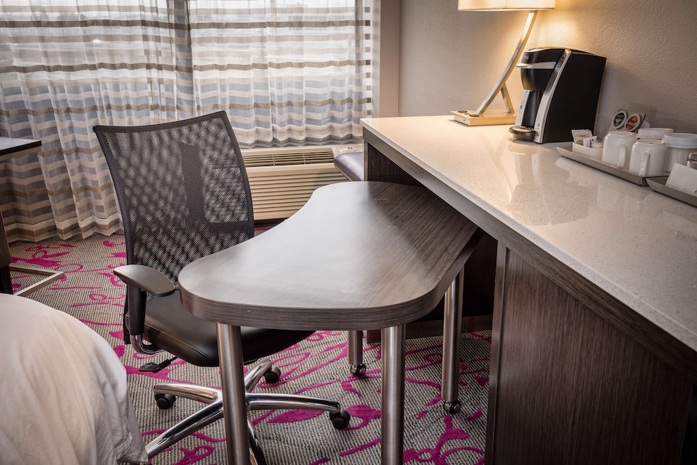 Radisson Hotel Oakland Airport 33/63