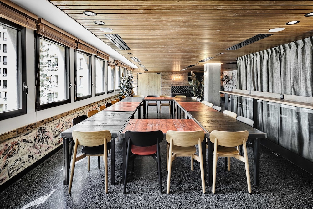 Generator Hostel Paris 52/74