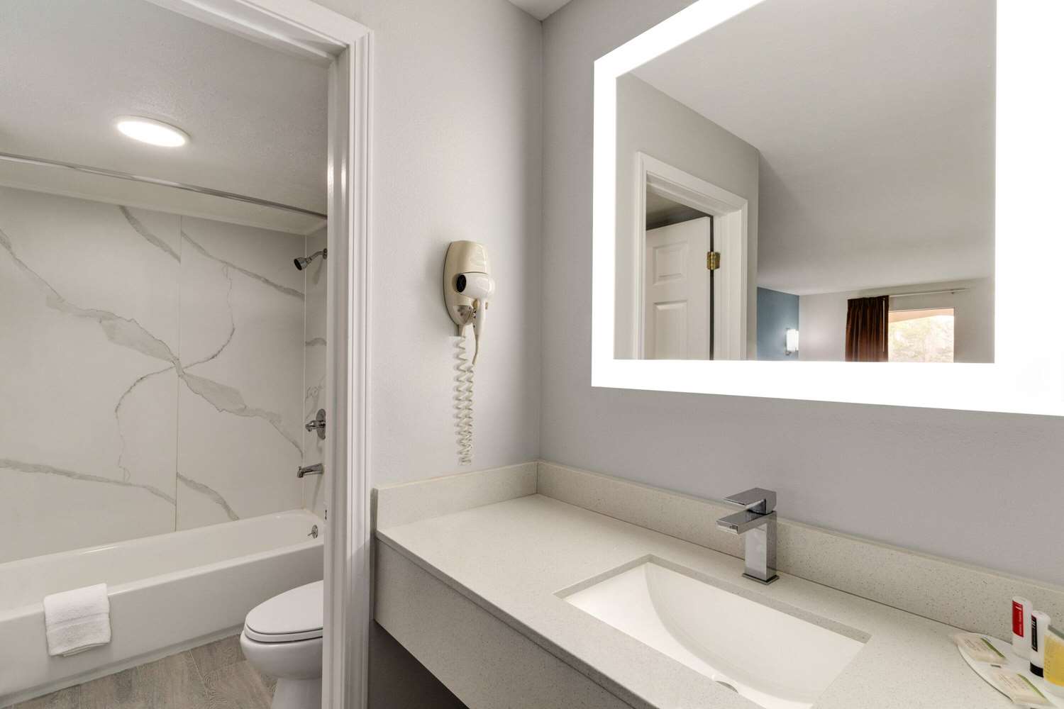 Super 8 By Wyndham Pearl/Jackson/East 27/29