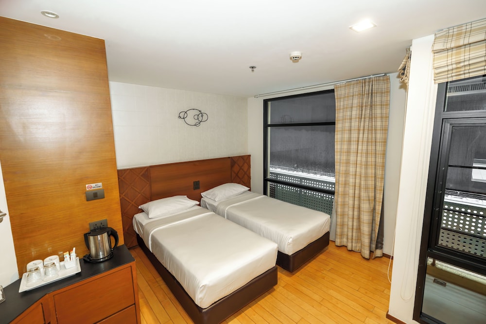 DELUXE, TWIN BEDS
