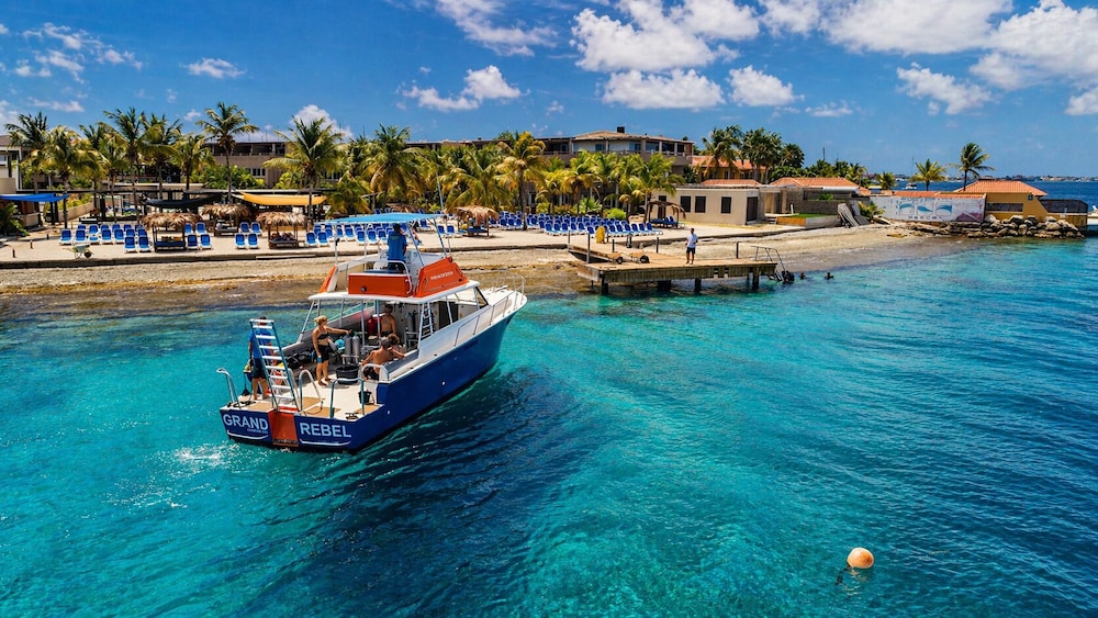 Eden Beach Resort 56/63
