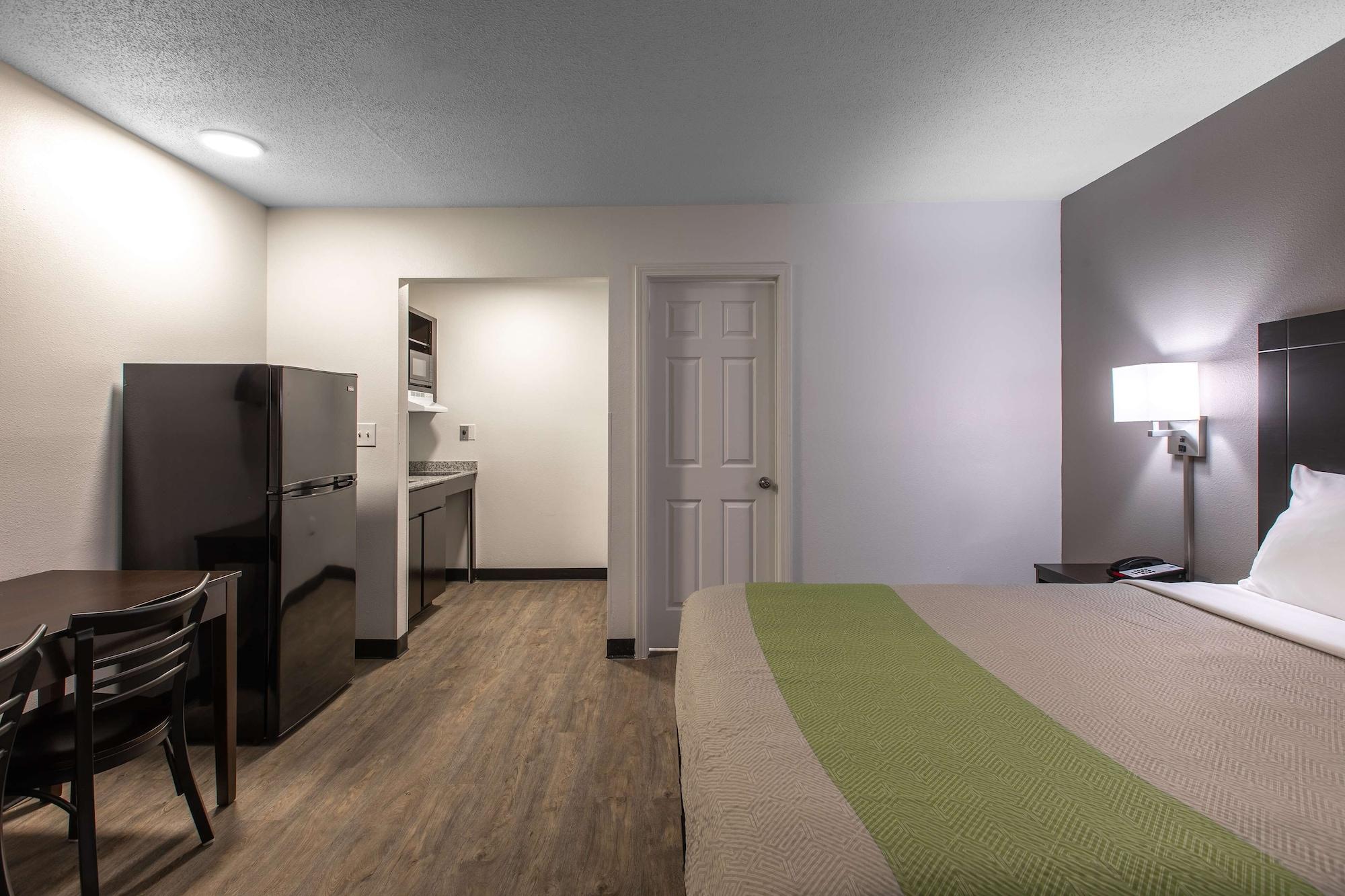 Studio6 Greenville, SC I-85 Near Downtown 29/42