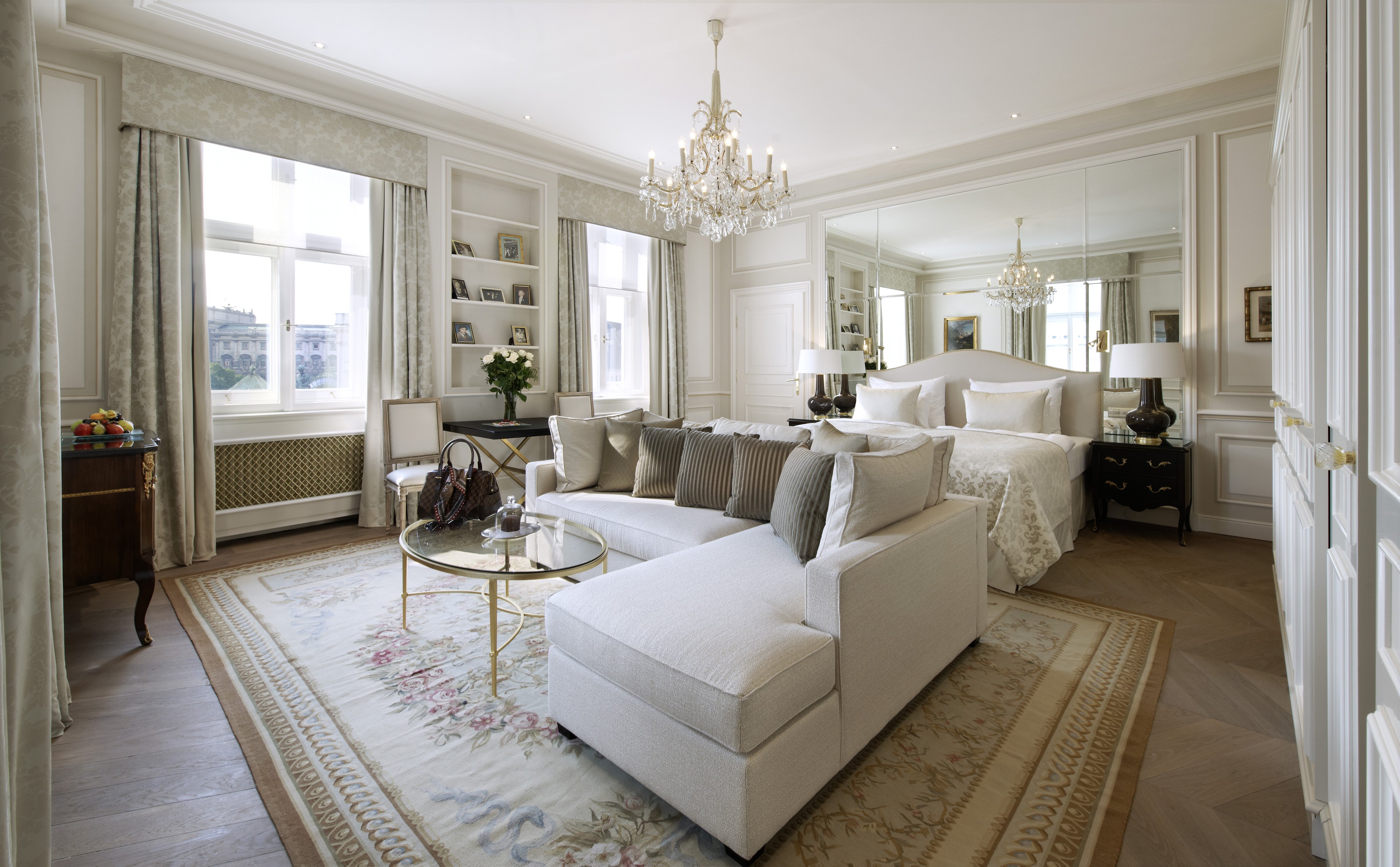 SIGNATURE, SUITE