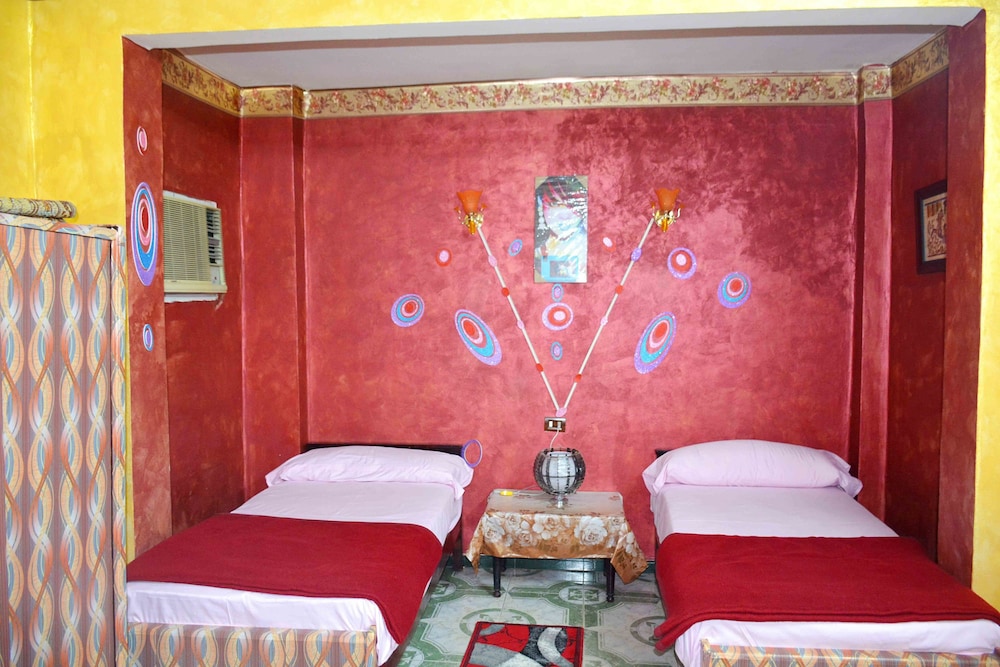 City Hostel 20/50