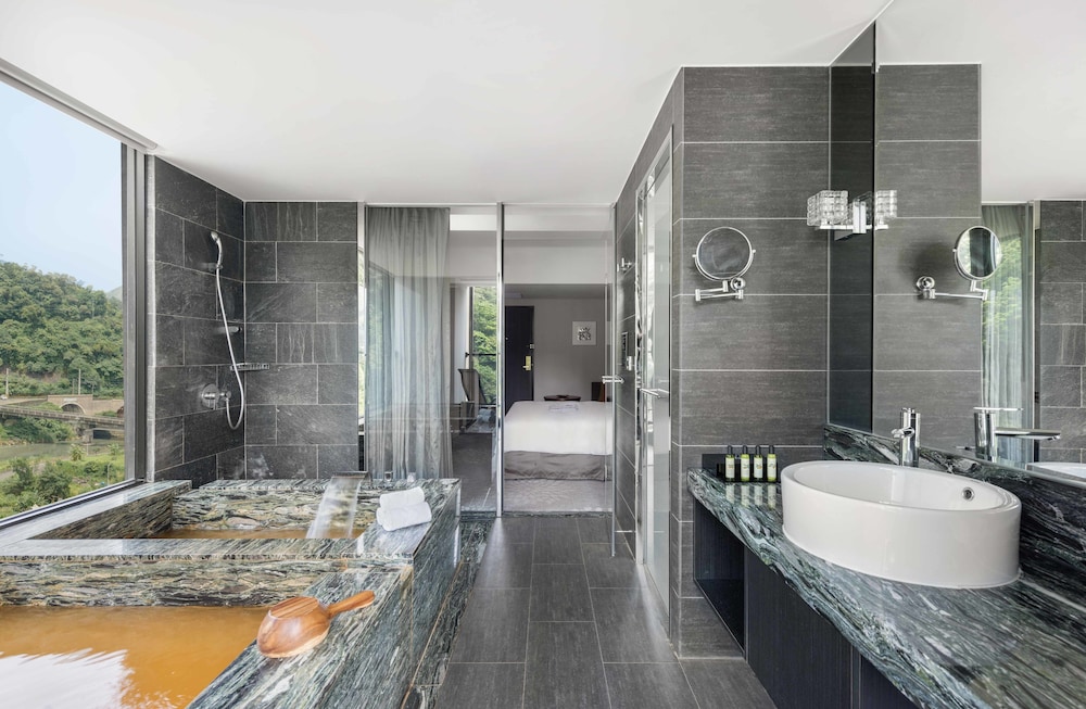 Lakeshore Hotel Suao 19/62