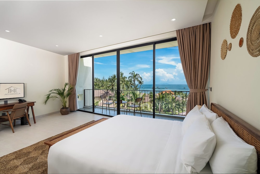 Deluxe, King Bed, Sea Side, on the Side