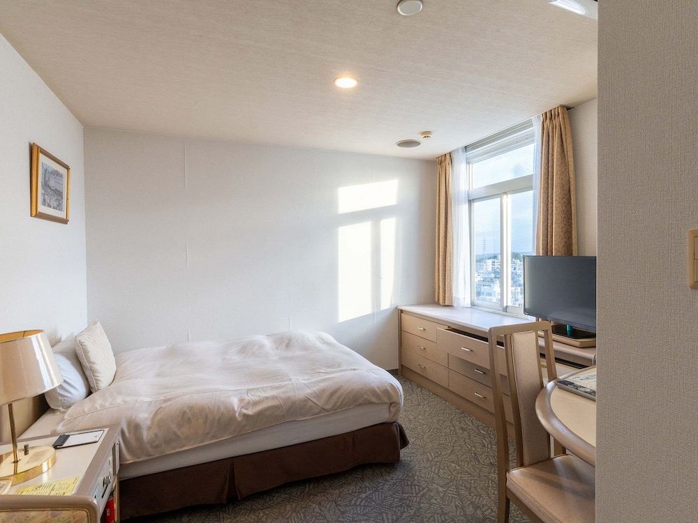 ROOM, SINGLE