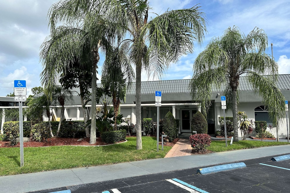 Ramada by Wyndham Cocoa 49/59