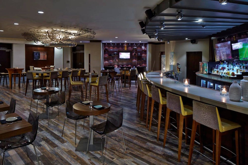 Delta Hotels by Marriott Philadelphia Airport 32/48