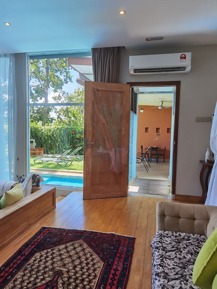 Ambong Pool Villas 10/50