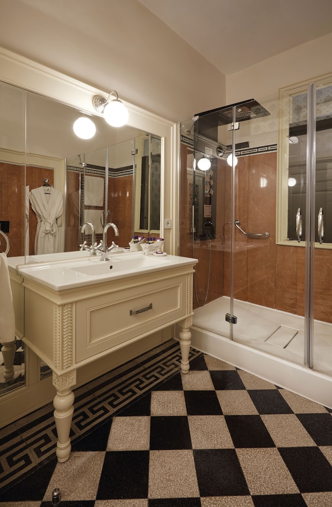 Villa Levante Boutique Class 9/46