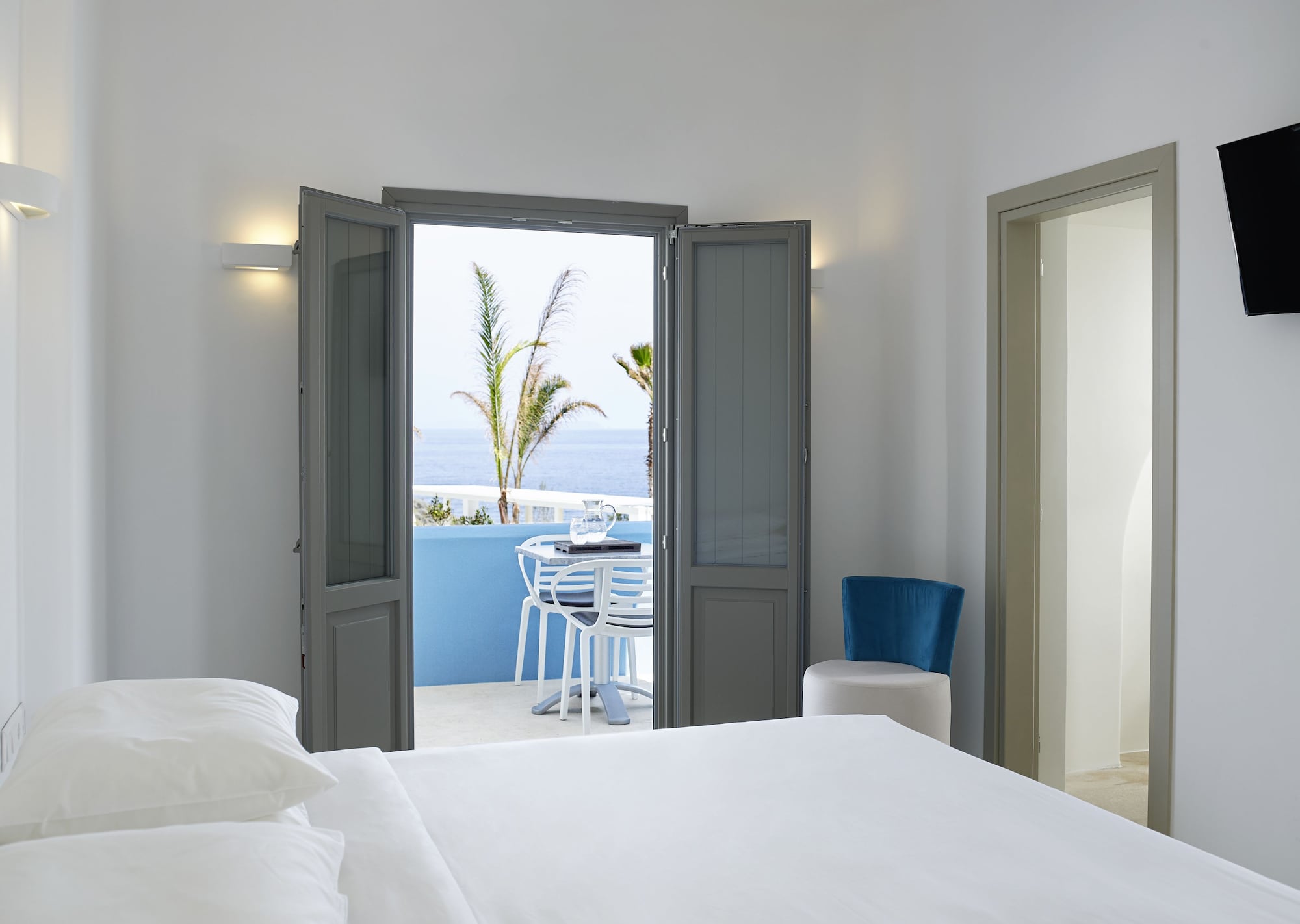 Comfort, Queen Bed, Pool View, Hot Tub