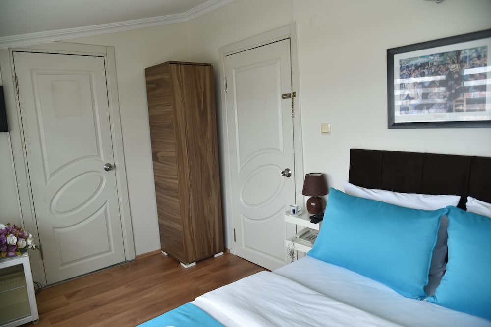 Taksim Trust Hotel (ex Ilya Pera Hotel) 12/63