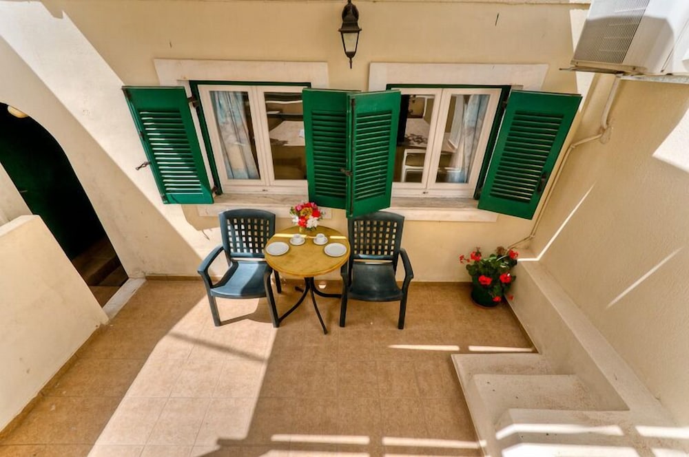 Phevos Villa 18/50