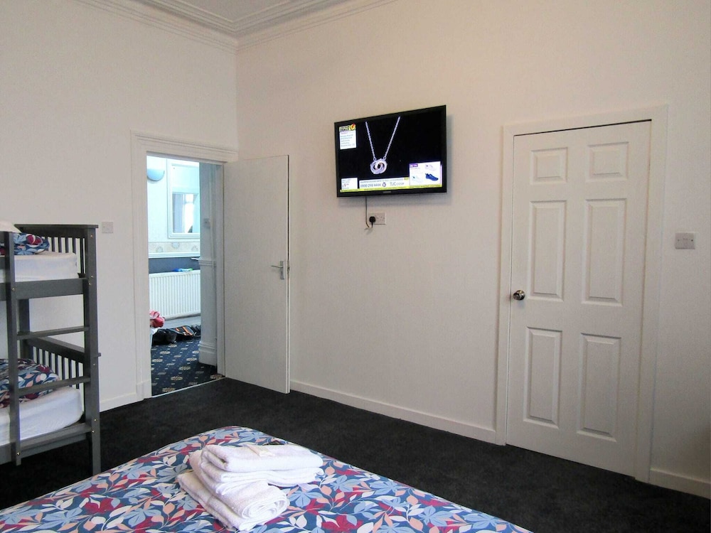 Belroy Hotel 24/36