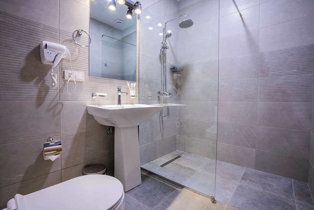 غرفة قياسية مزدوجة، Akhaltsikhe Inn 3/3