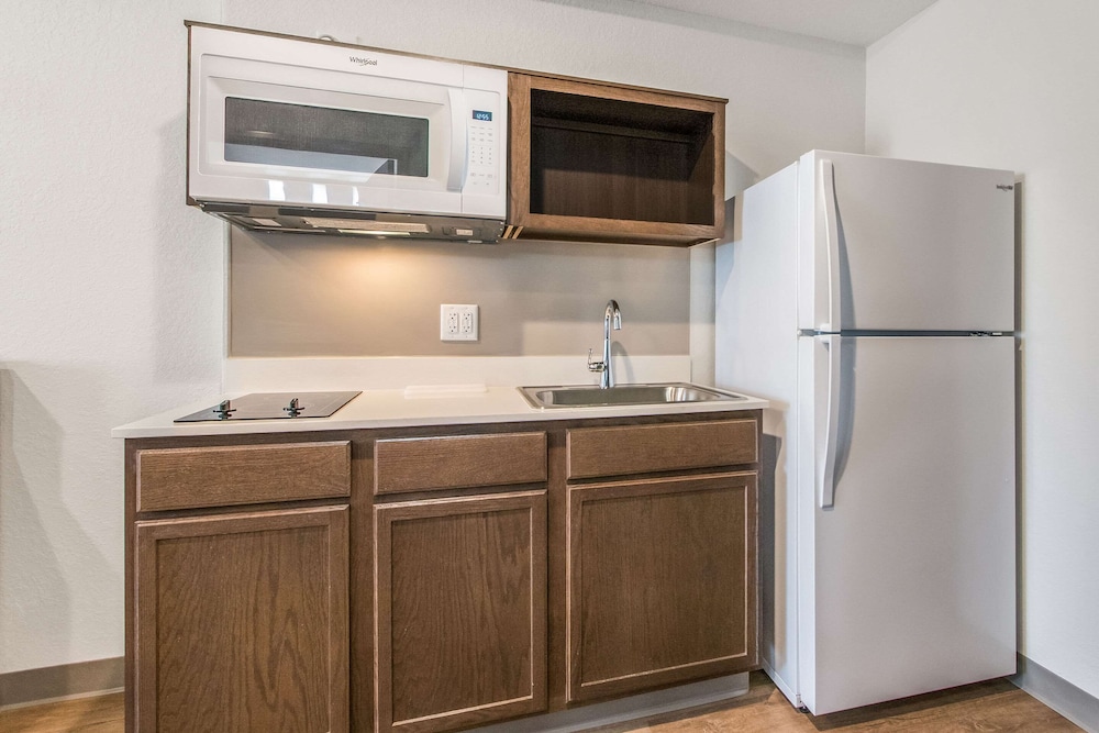 WoodSpring Suites Doral Miami Airport 48/51