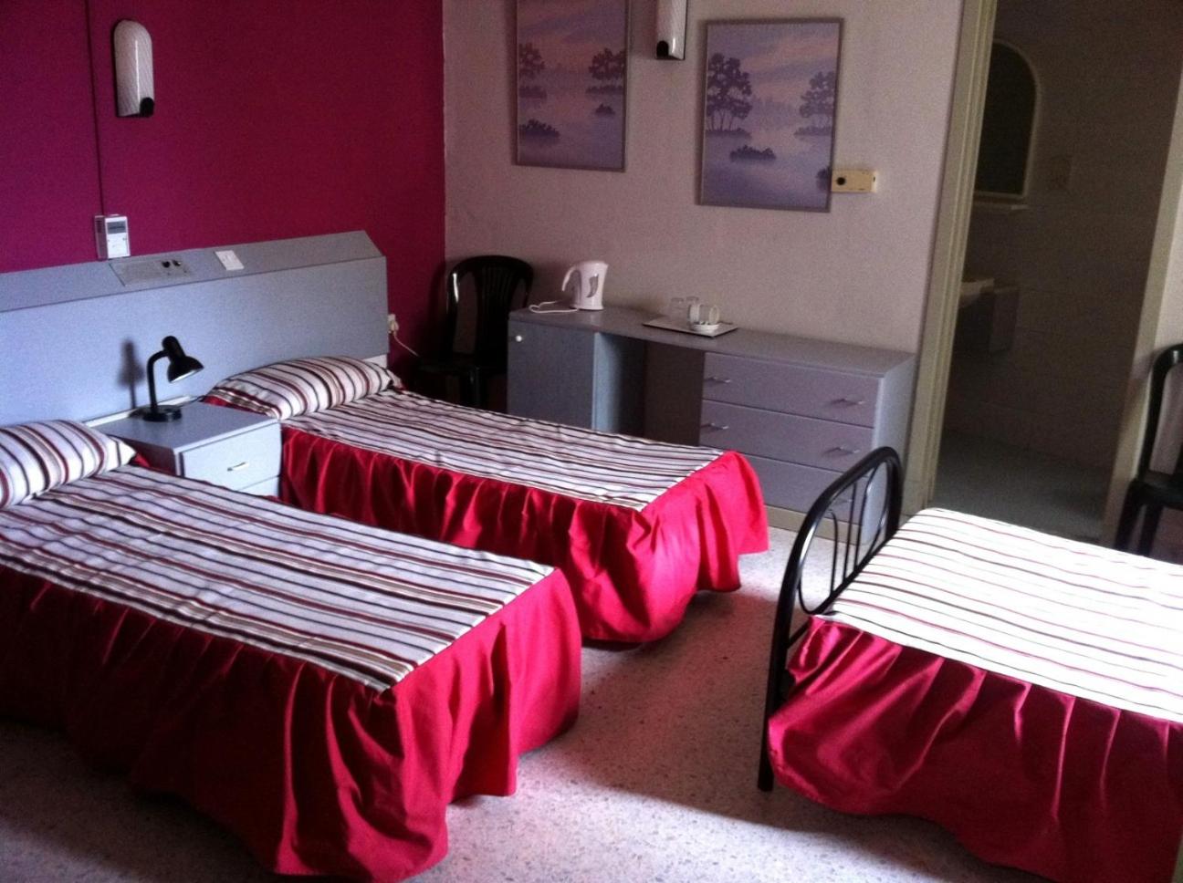 ROOM, TRIPLE