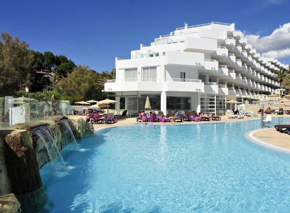 Fergus Style Cala Blanca Suites 2/37
