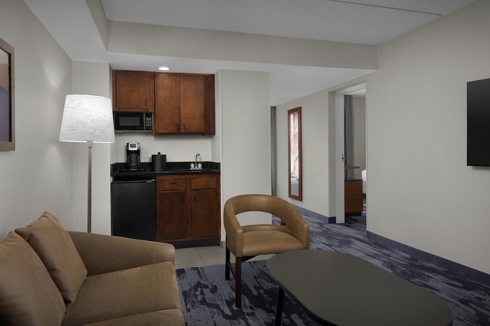 Fairfield Inn And Suites Winston Salem Hanes Mall 46/71