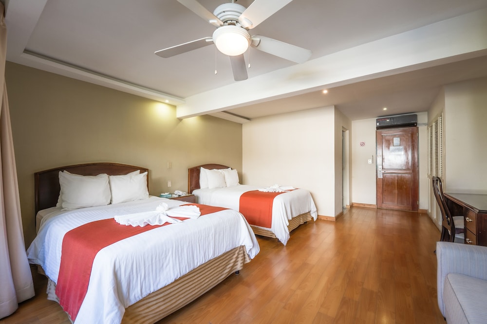 Room, 2 Double Beds, HOTEL SAN CARLOS 6/10