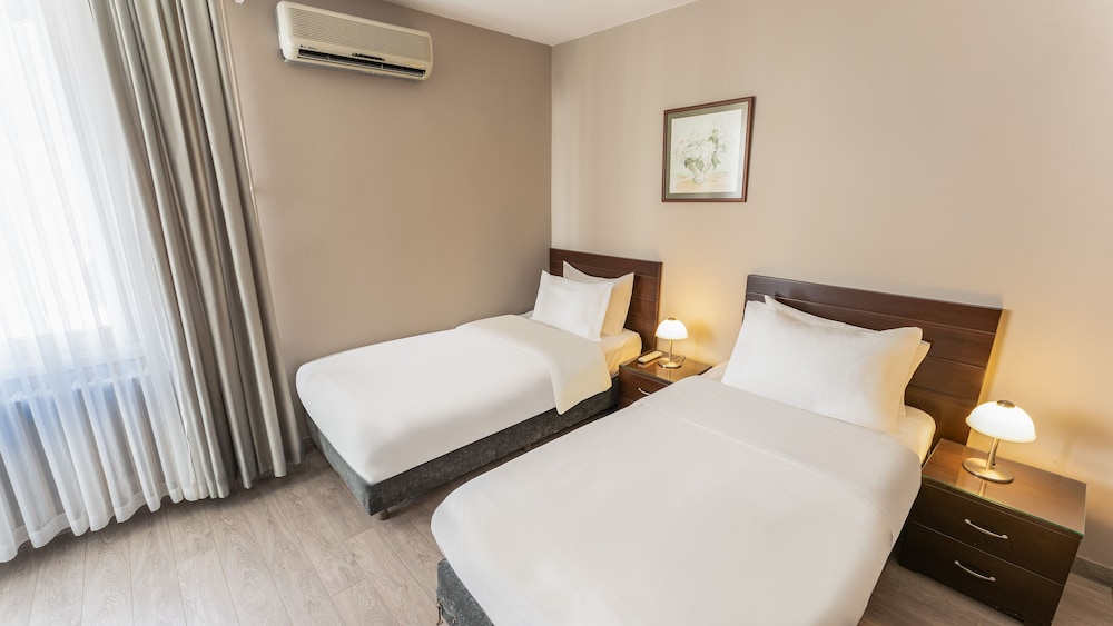 3 BEDROOMS, APARTMENT, CITY VIEW