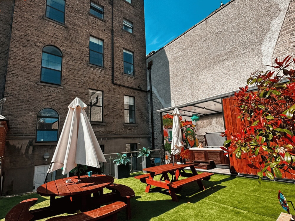 Gardiner House Hostel 70/73