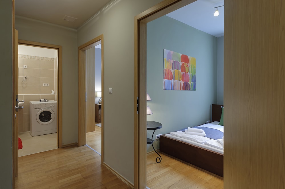 Central Passage Apartments 17/72