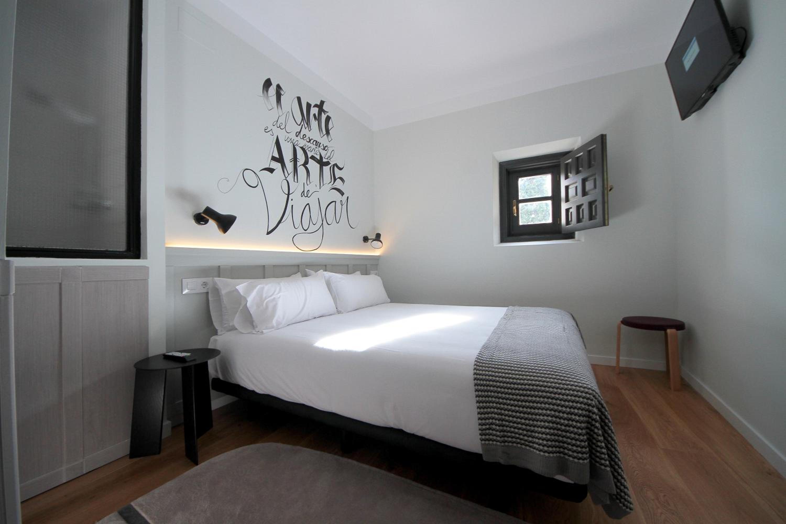 غرفة قياسية بسرير مزدوج، Hostel Complutum 5/8
