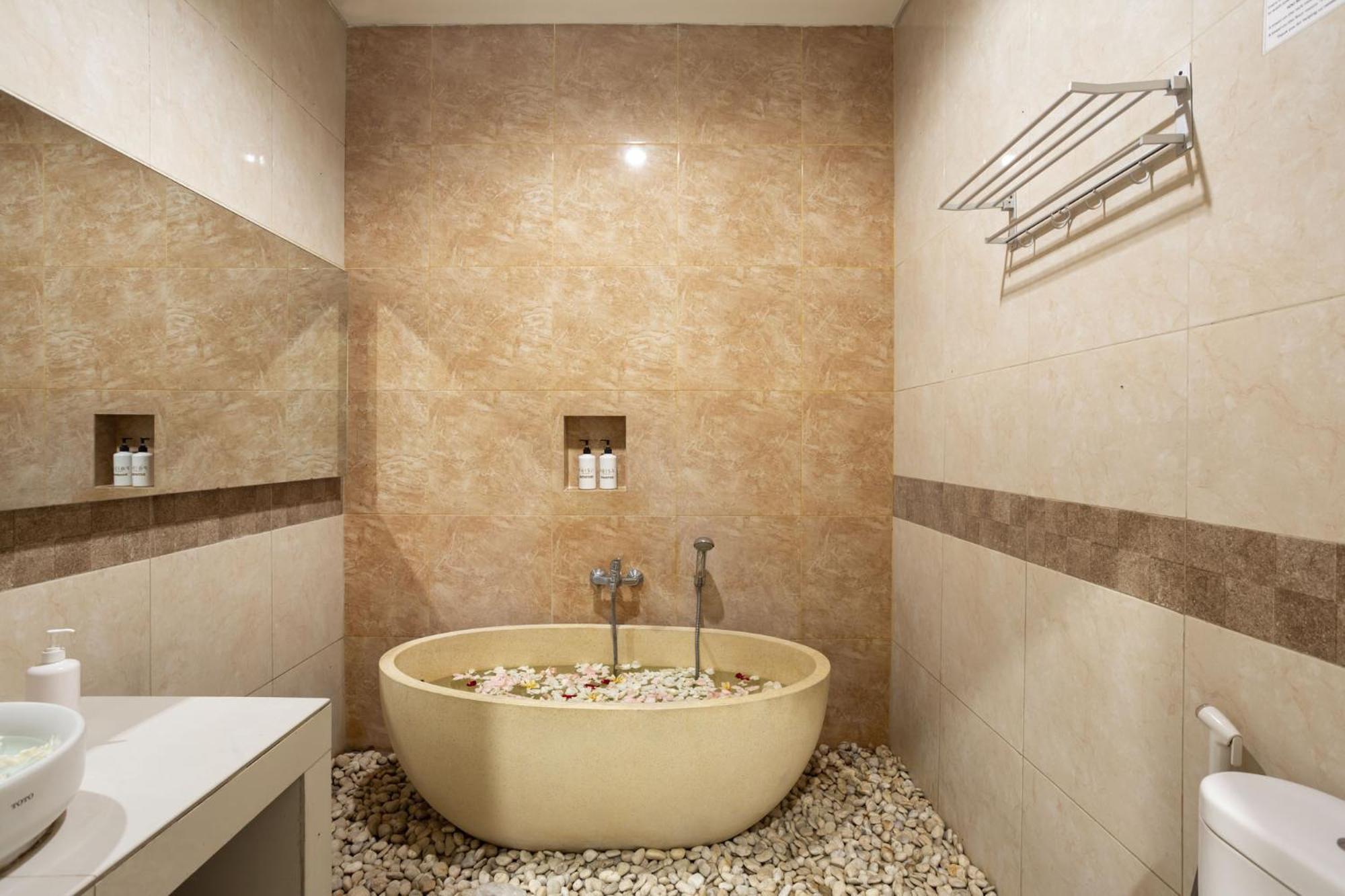 1 Bedroom, Pool, Deluxe, Villa, King Bed، Paisa Seminyak Living 9/10