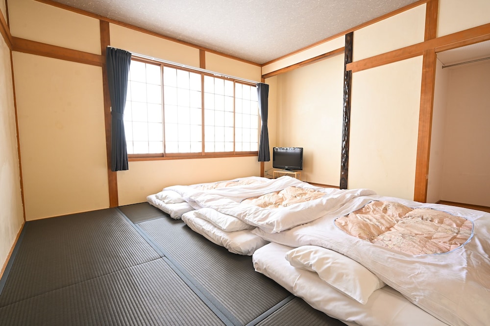 Japanese, Single, Futon Bed, No Air Condition