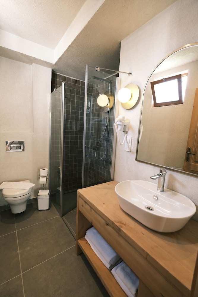 Nephos Hotel 46/50