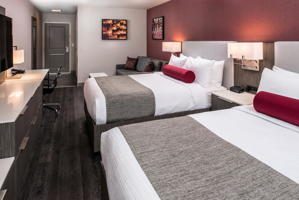 Best Western Plus Temecula Wine Country Hotel & Suites 10/34
