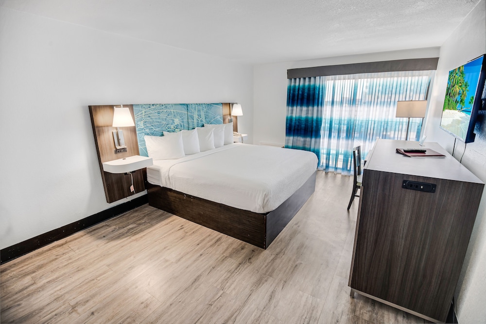 Tropical Seas Hotel 17/49