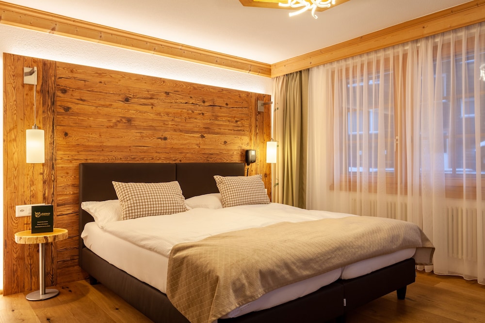 ROOM, TRIPLE