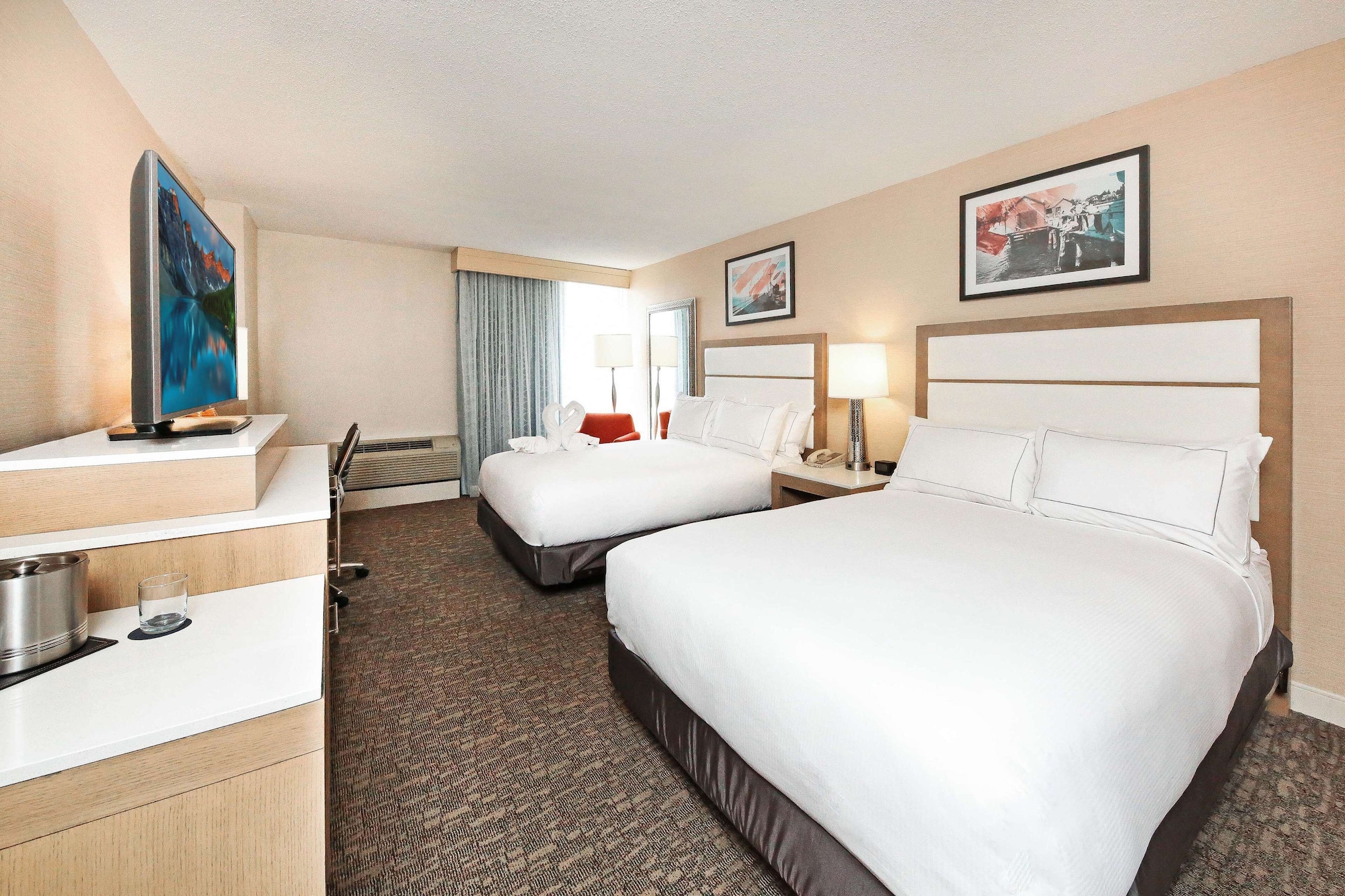 room, 2 double beds, bathtub