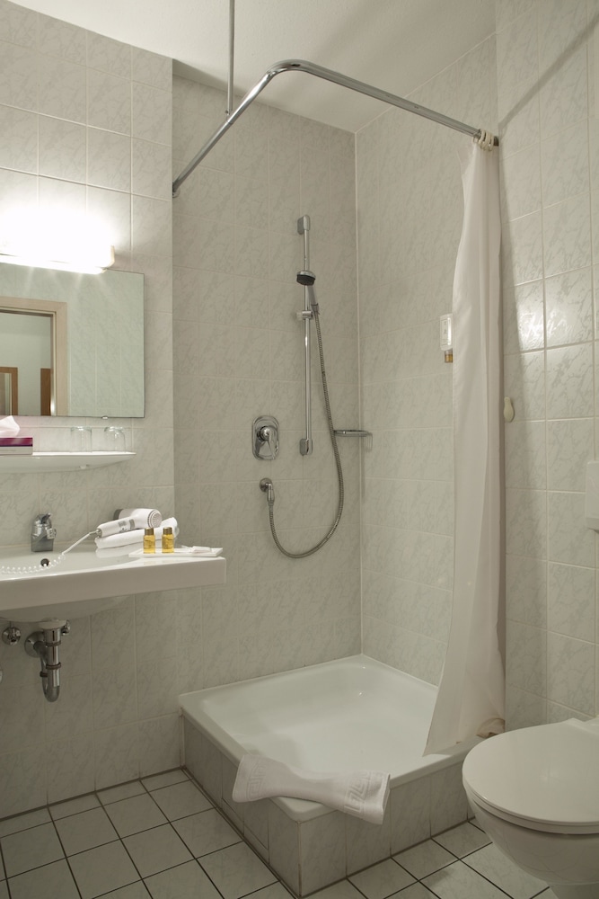 Airport Hotel Stetten 21/23